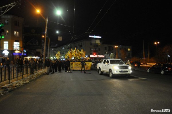 Фаєри, смолоскипи, гасла: Луцьком пройшла хода. ФОТО
