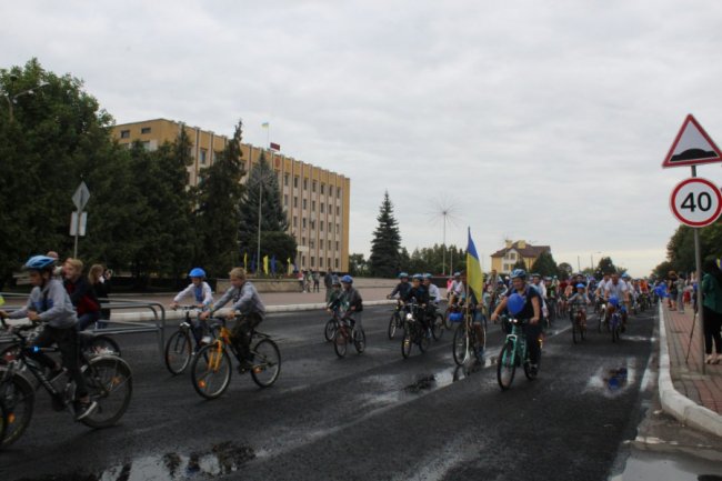 У Нововолинську організували велопробіг у вишиванках. ФОТО