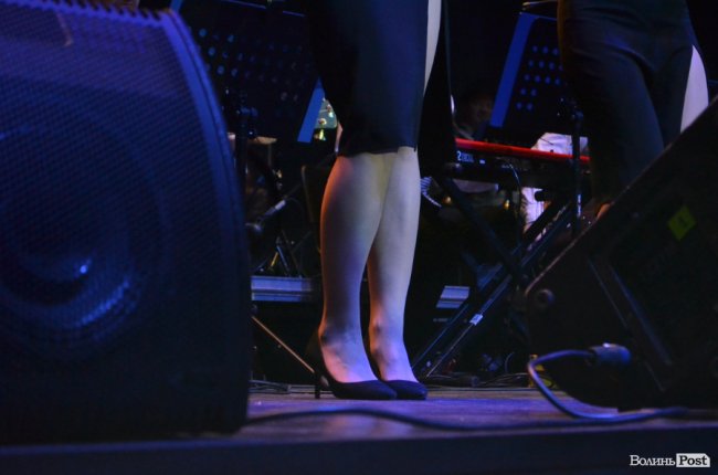 Новорічні хіти та казкова енергетика: як лучан розважали LeoBand Orchestra. ФОТОРЕПОРТАЖ