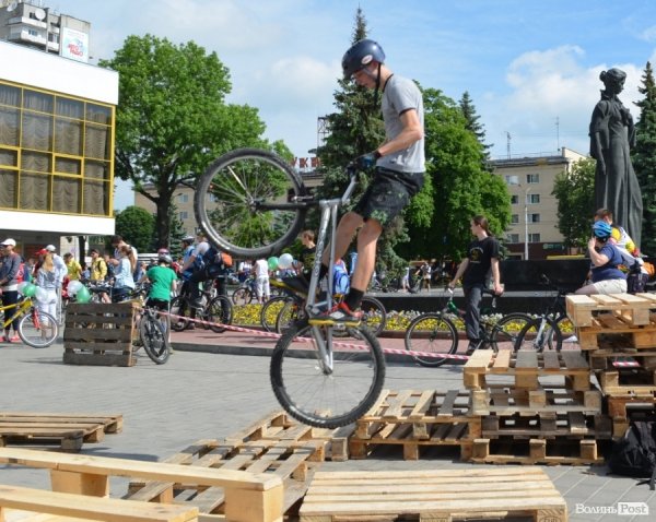 Велодень у Луцьку зібрав більше тисячі людей. ФОТО 