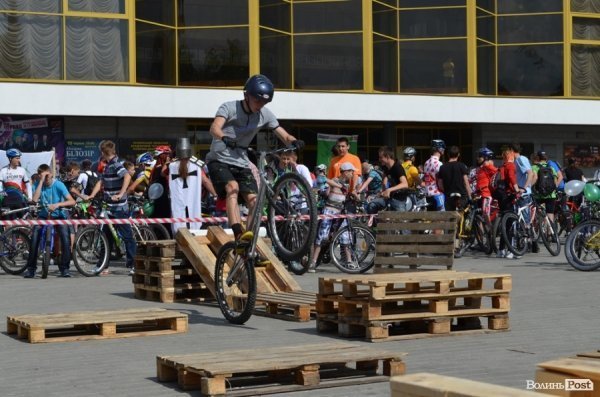 Велодень у Луцьку зібрав більше тисячі людей. ФОТО 