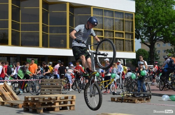 Велодень у Луцьку зібрав більше тисячі людей. ФОТО 