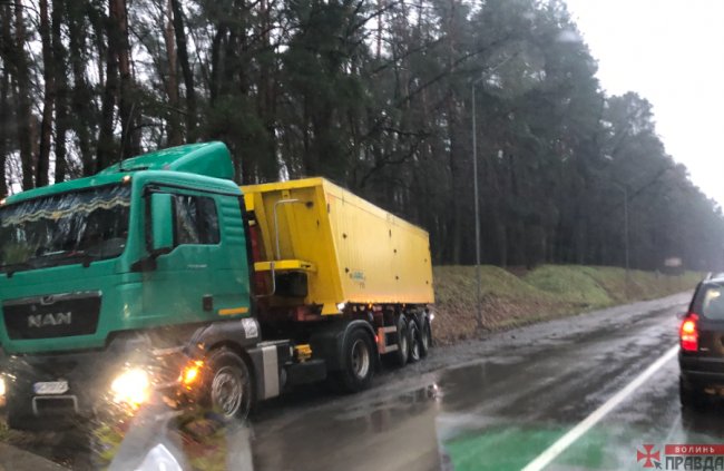 У Ківерцях зіткнулись вантажівка та легковик. ФОТО