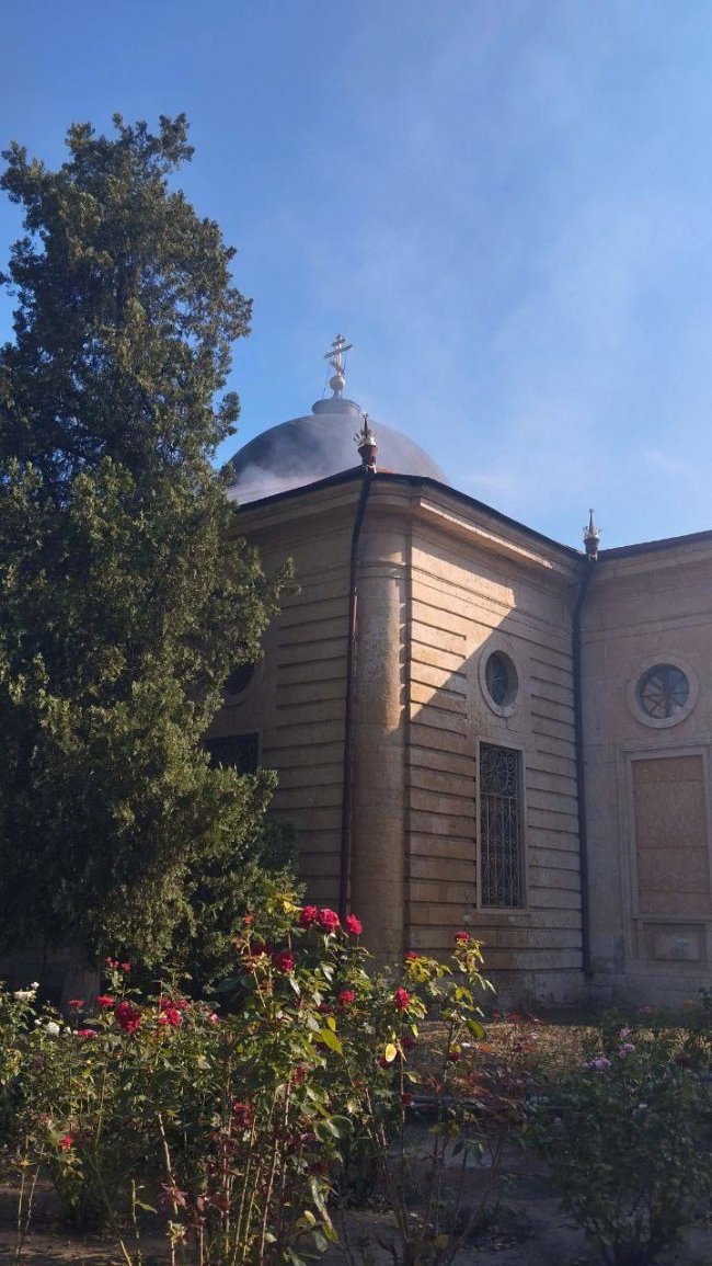 Росіяни обстріляли громадський транспорт та церкву у Херсоні