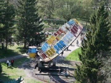 У луцькому парку знесуть атракціони і здадуть на металобрухт