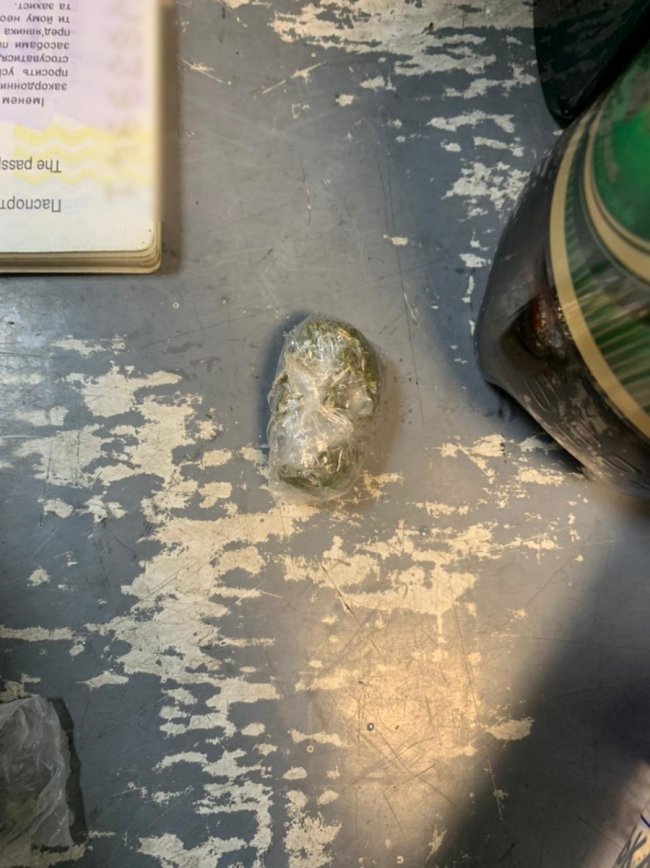 На Ягодині затримали чоловіка, який хотів провезти у спідній білизні марихуану