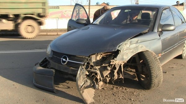 У Луцьку під час аварії розбилися три автомобілі. ФОТО. ВІДЕО