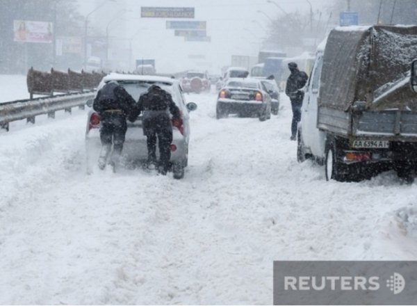 Фото Києва, заваленого снігом