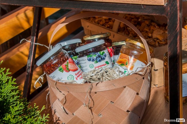 Смачно та корисно: волинські лісівники презентували свою продукцію на форумі. ФОТО