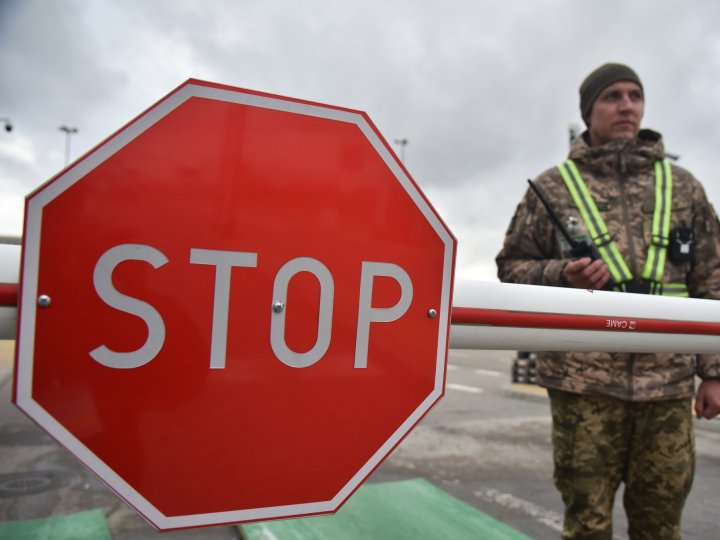 Через технічний збій на кордоні з Польщею тимчасово не здійснюють пропуск громадян