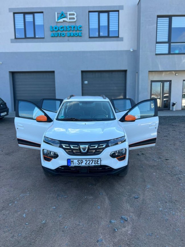 Луцька компанія пропонує для продажу найдешевший на українському ринку електрокар*