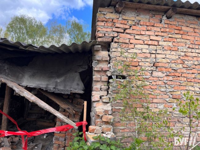 У місті на Волині обвалилися гаражі райради. ФОТО