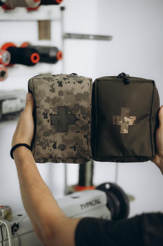 Як луцький відеограф заради перемоги сів за швейну машинку 