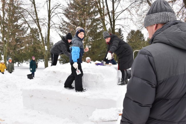 У луцькому парку стартував фестиваль снігових скульптур. ФОТО