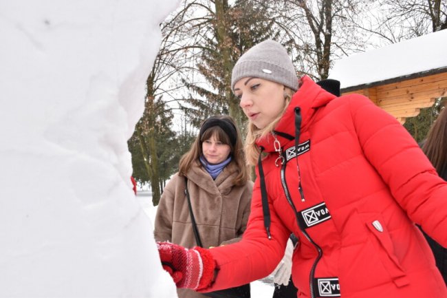 У луцькому парку стартував фестиваль снігових скульптур. ФОТО