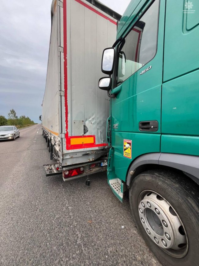 На Волині зіткнулися три вантажівки. ФОТО