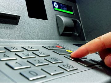 У Луцьку чоловік не зміг вкрасти гроші з банкомату, бо вдома забув ніж