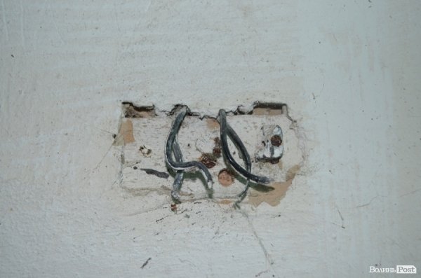 У Луцькому парку санітарна проблема: єдиний туалет нагадує кімнату жахів. ФОТО