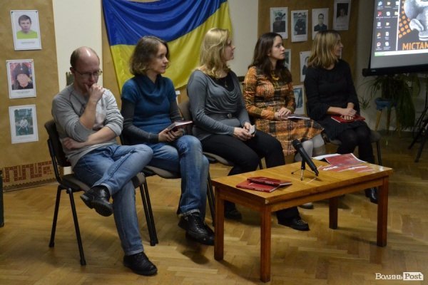 «По живому»: у Луцьку презентували мистецький проект зі Сходу