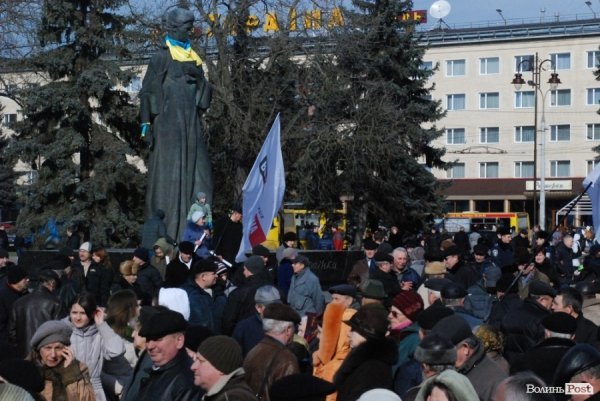 Майдан у Луцьку: Віче і хода на ДПЗ. ФОТО