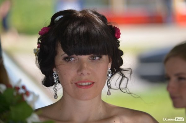 У Луцьку наречені вийшли на парад. ФОТО