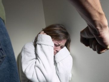 У Володимирі п'яний чоловік побив дружину