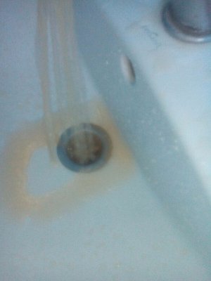 У Любомлі з кранів кілька днів тече брудна вода