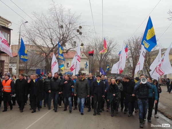 Майдан у Луцьку: Віче і хода на ДПЗ. ФОТО