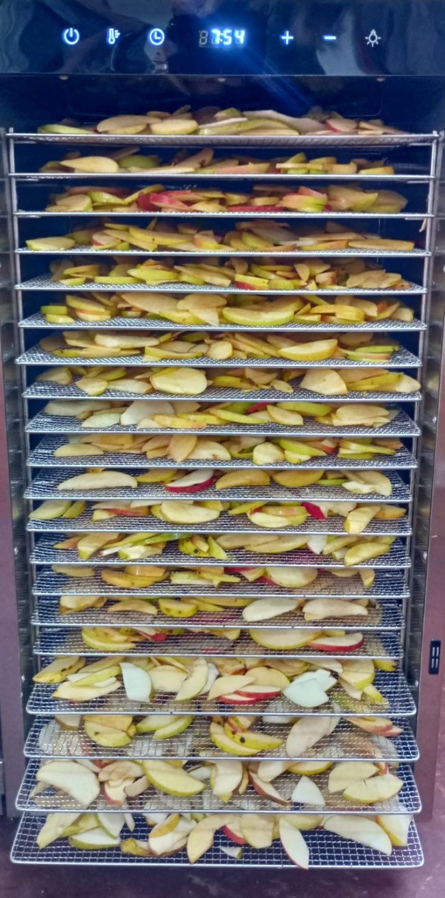 Смачний перекус: сім'я із Ковельщини готує енергетичні набори для захисників 