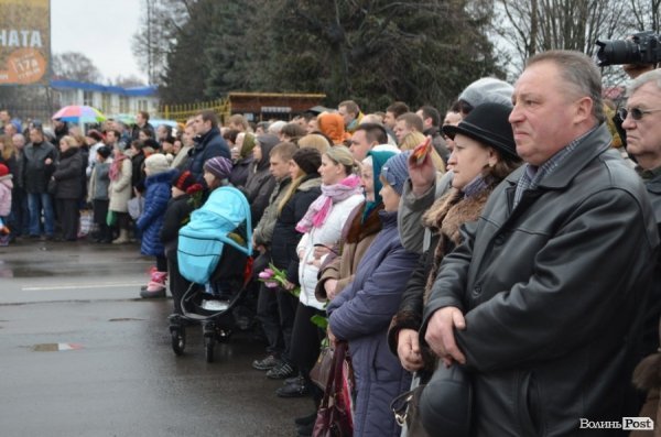 «Герої не вмирають!», – у Луцьку провели в останню путь майданівця. ФОТО. ВІДЕО