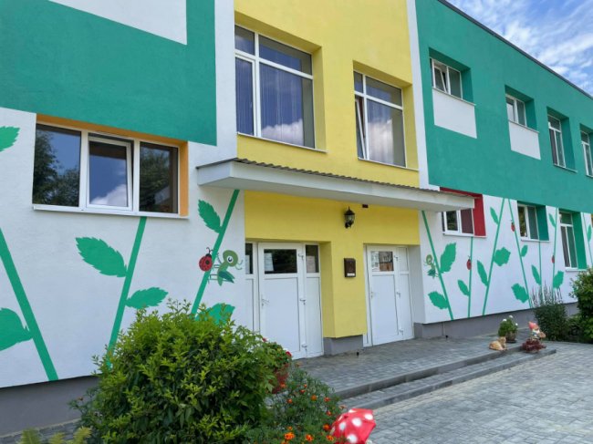 Показали, який вигляд має луцький дитсадочок після ремонту фасаду. ФОТО
