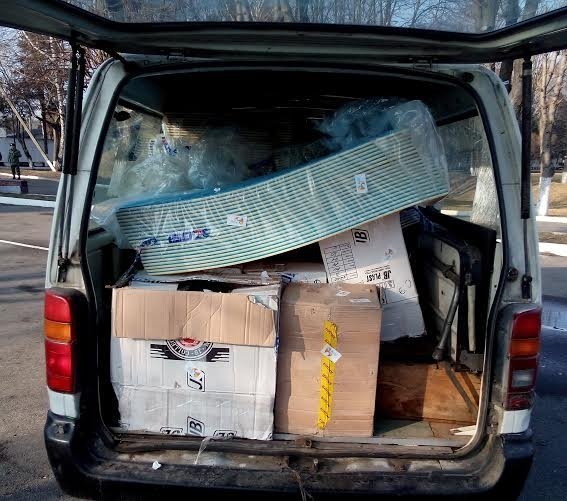 Луцьким прикордонниками передали зимове взуття і каремати. ФОТО