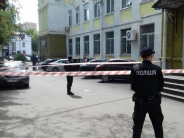 Підозрілий пакунок у прокуратурі Волині залишила скандальна активістка