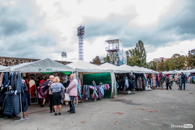 Від білизни до шикарних шуб: у Луцьку – Харківський ярмарок. ФОТО