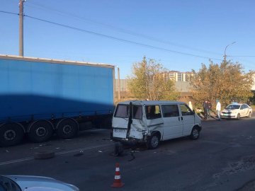 На Карпенка-Карого – ДТП: рух суттєво ускладнений 