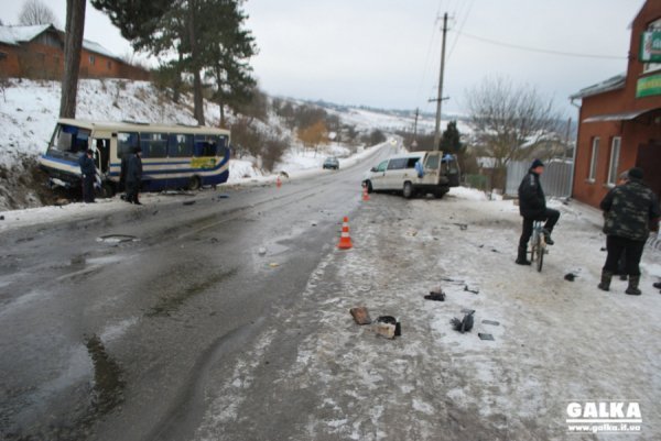 Рейсовий автобус до Луцька потрапив в аварію: 8 постраждалих