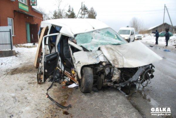 Рейсовий автобус до Луцька потрапив в аварію: 8 постраждалих