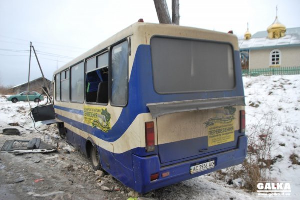 Рейсовий автобус до Луцька потрапив в аварію: 8 постраждалих
