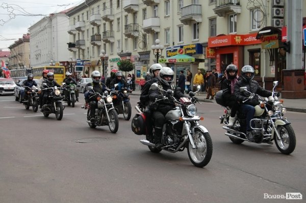 У Луцьку стартував автомотофестиваль «AutoWESTern». ФОТО