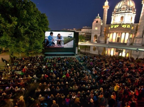 Добірка цікавих та найнеймовірніших кінотеатрів світу. ФОТО