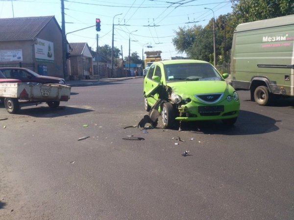 ДТП у Луцьку: аварія на перехресті вулиць. ФОТО