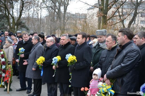 У Луцьку вшанували воїнів-інтернаціоналістів та сучасних героїв, які захищають країну на Сході. ФОТО