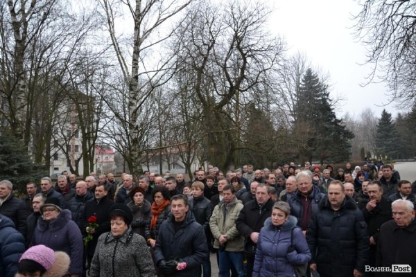 У Луцьку вшанували воїнів-інтернаціоналістів та сучасних героїв, які захищають країну на Сході. ФОТО