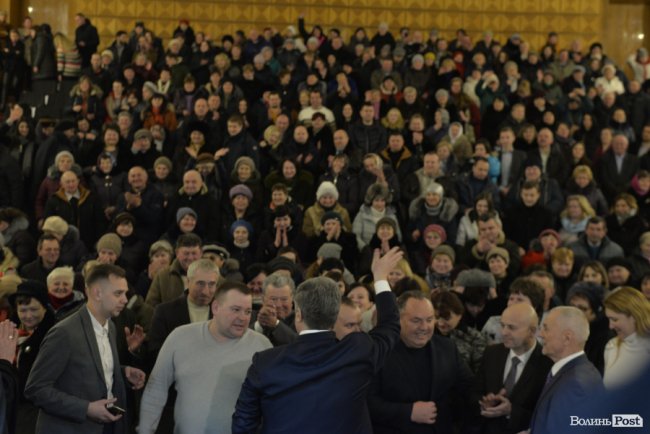 Томос, селфі та колядки: Петро Порошенко на Волині. ФОТОРЕПОРТАЖ
