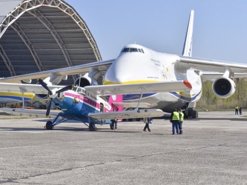 Рекорд під загрозою: легендарний «кукурузник» застряг через негоду