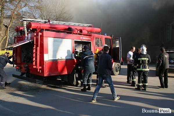 Пожежа в центрі Луцька. ФОТОРЕПОРТАЖ