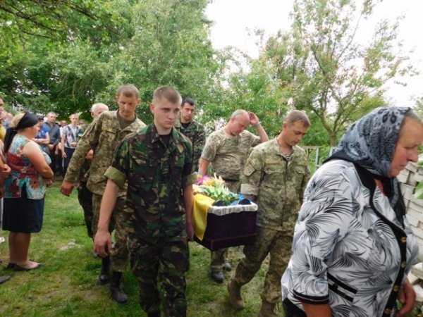 На Волині попрощалися з Героєм Олександром Мельничуком. ФОТО