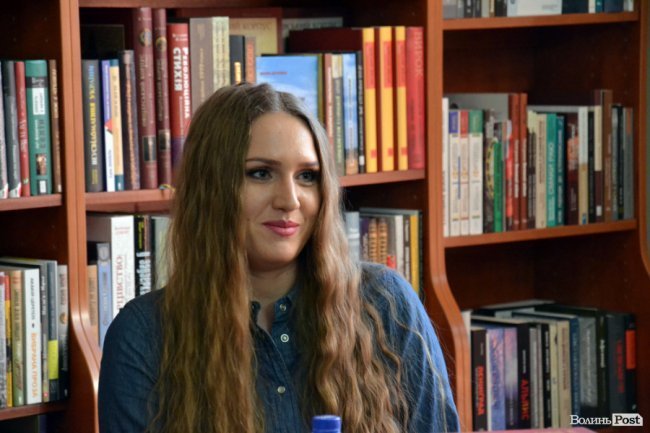 У Луцьку презентували книгу «смачних вишень, Львова та дощів»