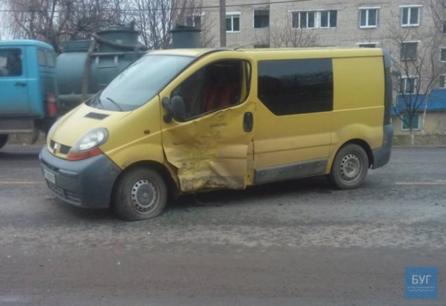 У Нововолинську «Волинянка» втаранилася в бус. ФОТО