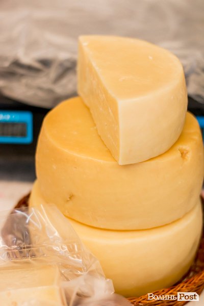 Волинські та рівненські виробники частували лучан сиром. ФОТО